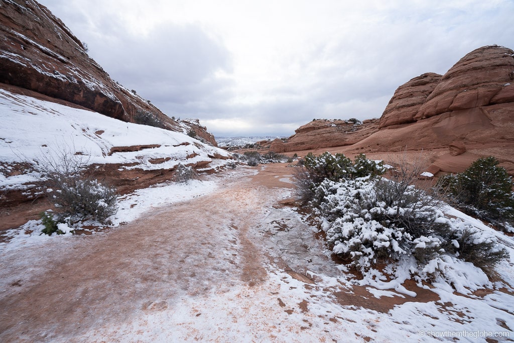 Delicate Arch trail with kids